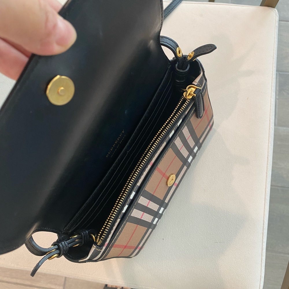 Authentic Burberry bag - Picture 2 of 6